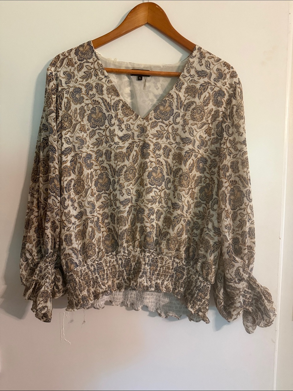 STATE Floral V-Neck Smocked Hem Blouse in Cream and Taupe